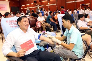 市民踴躍參加捐血活動。（圖源：越通社）