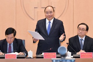 阮春福總理（中）在會議上發表講話。（圖源：光孝）