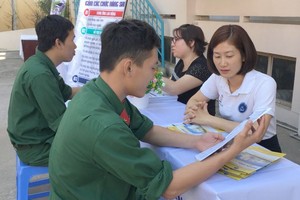 組委會向士兵提供就業機會。