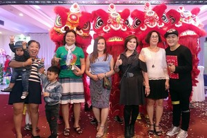 各位熱心人士為醒獅點睛後留影。