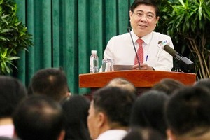 市人委會主席阮成鋒在會上發表講話。（圖源：黃雄）