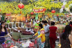 在春節期間，本市各超市、商業中心、便利商店已準備資金和簽訂合同儲備比平日增加2至3倍的貨量。（圖源：互聯網）