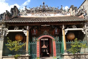 在堤岸區帶有中華色彩的廟宇。