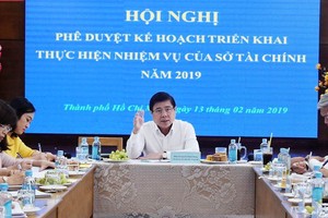 市人委會主席阮成鋒主持會議並發表講話。（圖源：梅花）