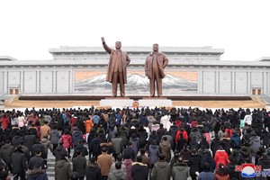2月16日是朝鮮前領袖、國防委員長金正日的生日，朝鮮近日舉行文化活動加以紀念。（圖源：互聯網）