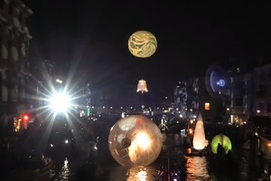 一年一度的威尼斯狂歡節當地時間16日晚在意大利北部水城威尼斯拉開帷幕。（圖源：視頻截圖）