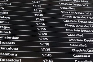 英倫航空所有航班取消。（圖源：AP）