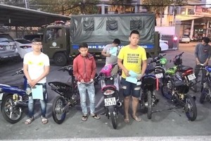 被暫時扣押的摩托車和飆車騎士。（圖源：PLO）