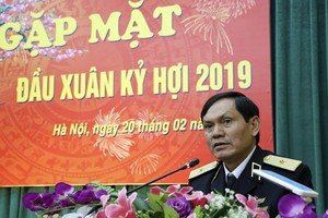 海軍軍種少將范文練在新聞發佈會上發言。（圖源：武響）