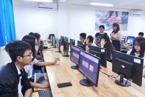 學生進行二〇一八年檢測。（圖源：草商）