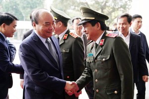 政府總理阮春福親往河內市越蘇友誼勞動文化宮，並對將為第二次美朝峰會服務的國際新聞中心準備工作進行最後檢查。（圖源：玉陽）