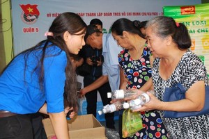 “資源垃圾分類”遊戲吸引民眾參加。