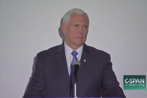 美國副總統彭斯當地時間25日表示，美國政府將對委內瑞拉施加更多制裁，進一步向委政府施壓。（圖源：視頻截圖）