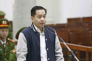 被告人潘文英武在初審庭上答審判長問案。（圖源：越通社）