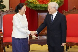 總書記、國家主席阮富仲接見老撾國會主席巴妮。（圖源：越通社）