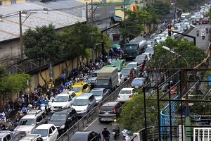 第四郡阮必成街經常發生交通擁堵情況。（圖源：互聯網）