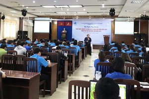 “業務、職業見識集訓和諮詢介紹工作”活動現場。（圖源：Yescenter）