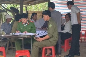 警方和法醫依法進行剖屍鑒定死因和辦理相關手續。（圖源：公安機關提供）