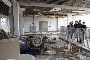 遭受海嘯侵襲成為“震災遺址”的宮城縣立氣仙沼向洋高中的舊校舍(氣仙沼市)從10日開始向普通民眾開放參觀。（圖源：共同社）