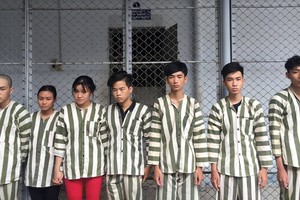 ７名搶劫的大學生。