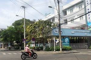 政府監察總署工作團日前公佈了有關峴港市黃金地段的公屋、公地使用目的被轉換事件的結論。圖為座落於峴港市阮攸街48號的房地。（圖源：淮安）