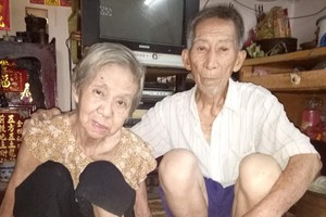 易明夫婦年過八旬，多病纏身。