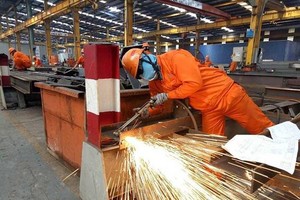 應根據不同的行業對象來規定勞工的退休年齡。