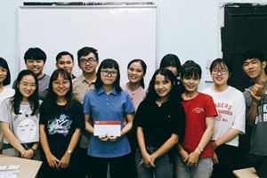 武金寶（前排左四）獲網上最多人評選獎項。