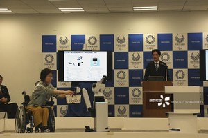 圖為生活支援機器人HSR(Human Support Robot)。通過電腦指令，機器人可通過前方的手臂完成運送任務。（圖源：互聯網）