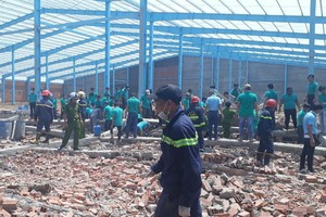 Bo Hsing有限責任公司的廠房牆壁倒塌現場，5名建築工人當場死亡， 4人受傷送醫院急救。（圖源：清南）