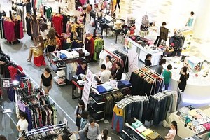 商業經營模式須豐富多樣化。