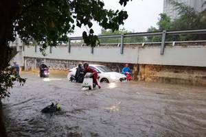 每逢下大雨或潮位高漲時，本市阮友景街道往往遭受嚴重淹水。（圖源：互聯網）