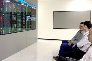 從2月初至今，股市指數環比上升逾80點。