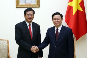 政府副總理王廷惠（右）接見老過國家經濟研究院長波鬆‧布帕萬。（圖源：誠鐘）