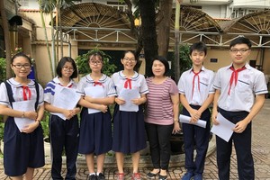 麥劍雄學校湯艾琪老師與考取九年級優秀生合影。