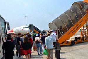 新山一機場嚴重超負荷，應該儘快擴建。