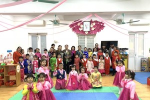 越朝友好優質幼兒園與朝鮮Kiêng San天資幼兒園之間交流活動一瞥。（圖源：興玲）