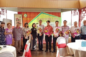 當天第十一郡企業協會接納一個新會員以及向各家於3月份成立的企業祝賀。