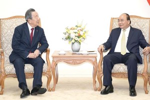 政府總理阮春福（右）接見日本丸韓集團董事長韓昌祜。（圖源：光孝）
