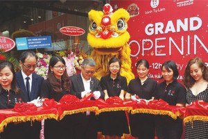 大發食品旗艦店開張剪綵儀式。