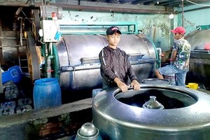 平政縣永祿鄉一排污單位被責令停業整改後擅自拆封運行。（圖源：俊武）