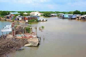 九龍江平原上萬民戶因地塌失去住房。（圖源：嘉柏）