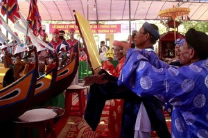 宣讀黃沙士兵替身祭禮疏文。（圖源：阮莊）