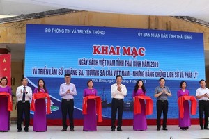 “越南的黃沙與長沙群島-歷史憑證及法理依據”數碼展及2019年“越南書香日”開幕式。（圖源：黃龍）