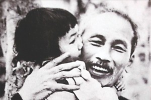 胡伯伯呵護越南的未來。（圖源：互聯網）