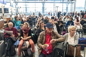 挪威有大批旅客滯留機場等候。（圖源：互聯網）
