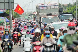 １號國道交通嚴重堵塞。（圖源：茂長）