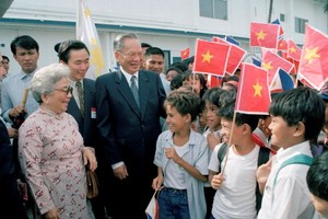 原國家主席黎德英與夫人訪問菲律賓參觀國際稻穀研究院。（圖源：瓊莊）