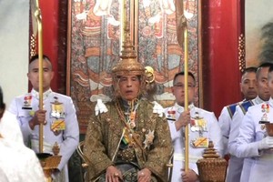 泰國國王瑪哈‧哇集拉隆功加冕典禮4日在曼谷大王宮舉行。（圖源：路透社）