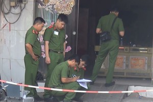 警方在命案現場勘查取證。（圖源：志石）